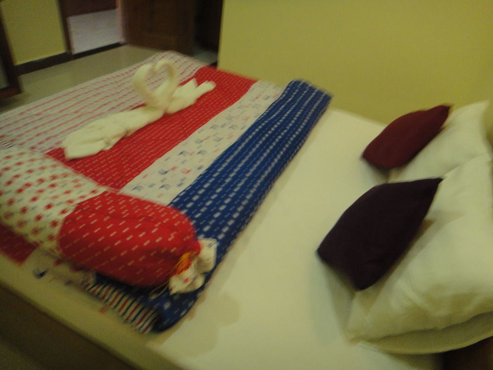 Khemra I Guesthouse Kampot Ngoại thất bức ảnh